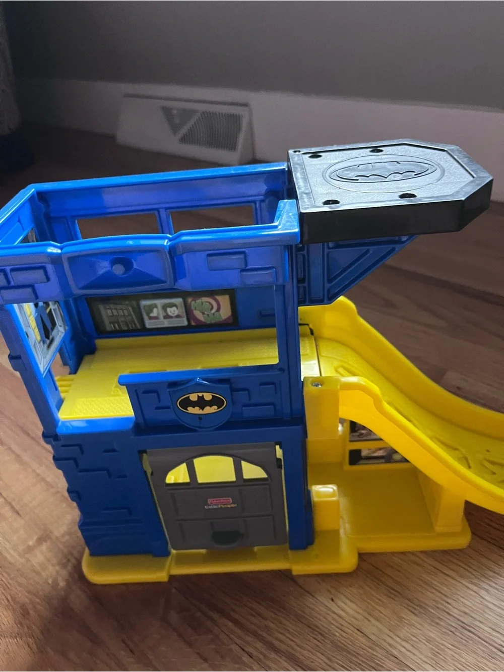 Fisher-Price Little People DC Super Friends Batcave